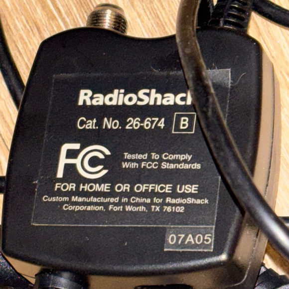 RadioShack Audio/Video Modulator. Box Ak - Picture 2 of 3